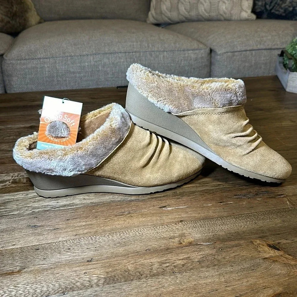 NWT Baretraps Becker Faux Fur Slip On Clog Shoe BRN Wedge Stay Dry Wmn 10 - Picture 1 of 16